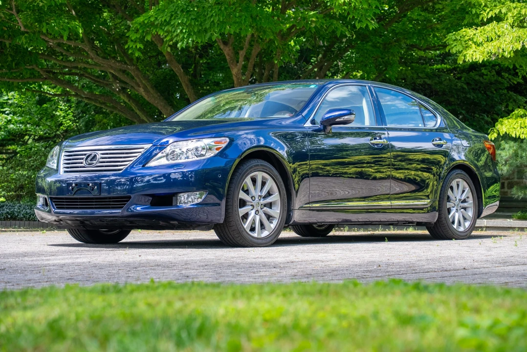 2010 Lexus LS 4th Gen - Image 9 of 31