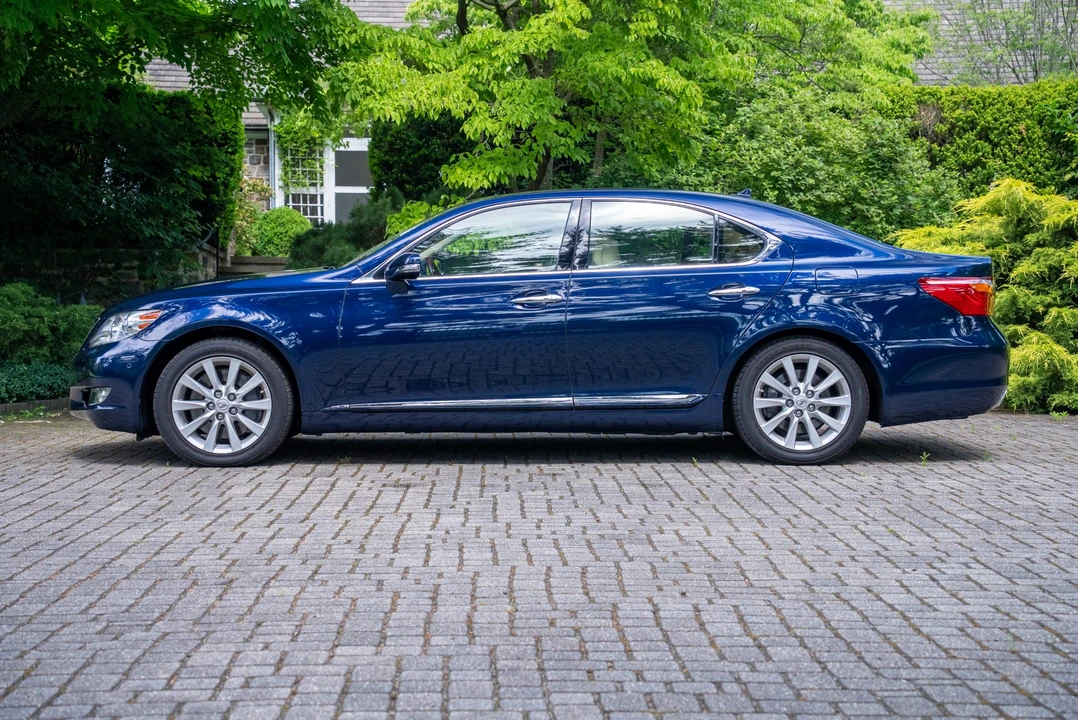 2010 Lexus LS 4th Gen - Image 12 of 31