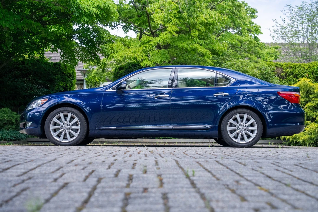 2010 Lexus LS 4th Gen - Image 13 of 31