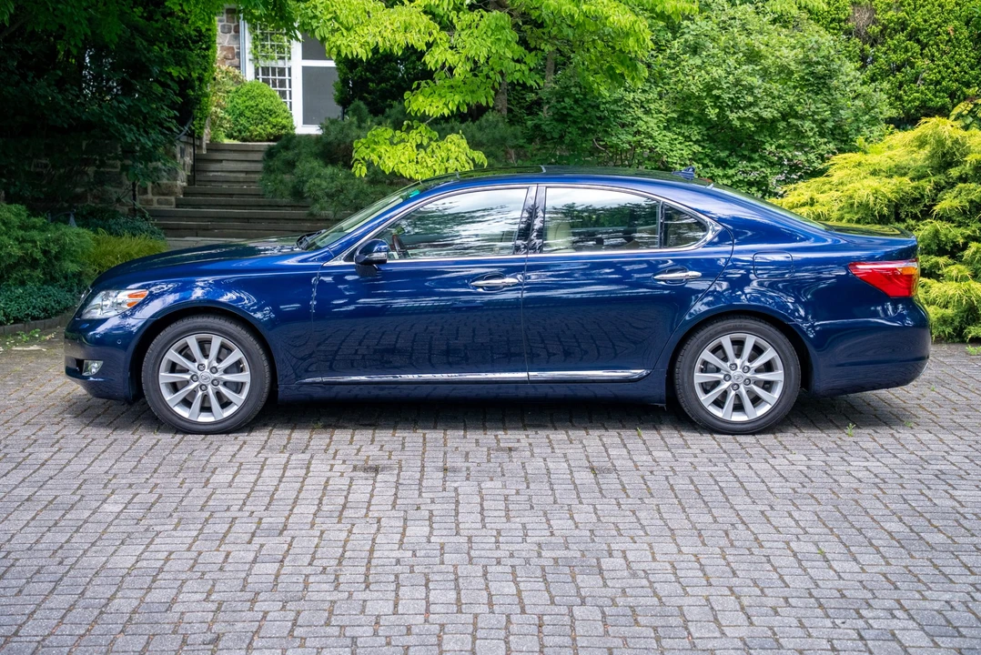 2010 Lexus LS 4th Gen - Image 11 of 31