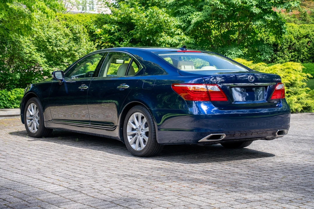2010 Lexus LS 4th Gen - Image 15 of 31