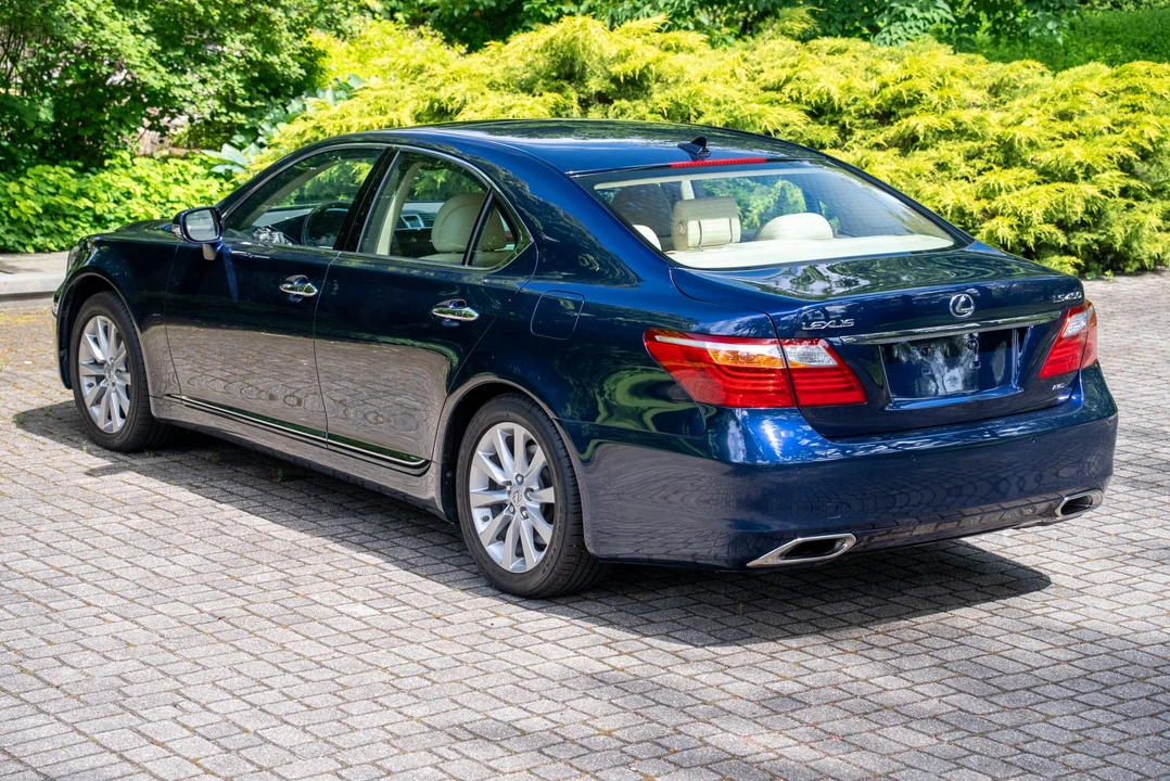 2010 Lexus LS 4th Gen - Image 14 of 31