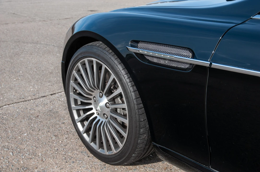 2011 Aston Martin Rapide - Image 24 of 31
