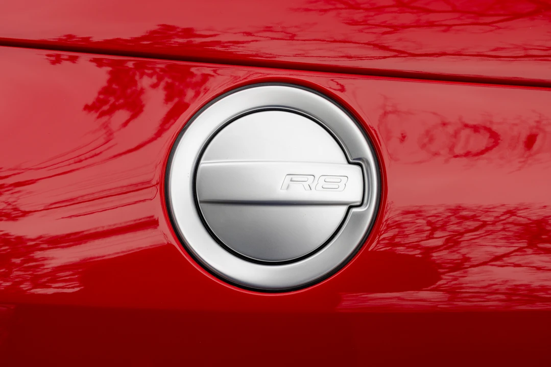 2011 Audi 42 R8 - Image 28 of 31