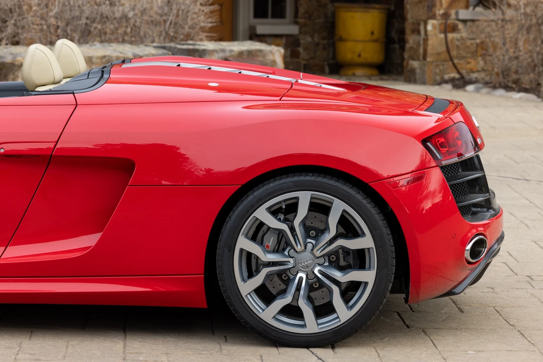 2011 Audi 42 R8 - Image 25 of 31