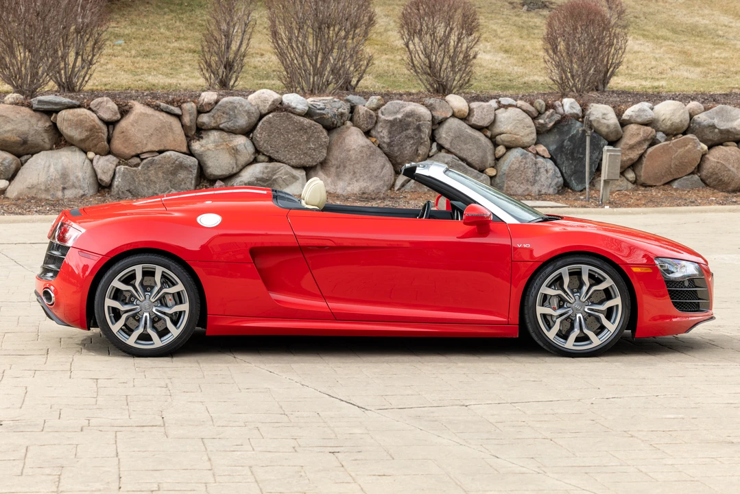 2011 Audi 42 R8 - Image 8 of 31