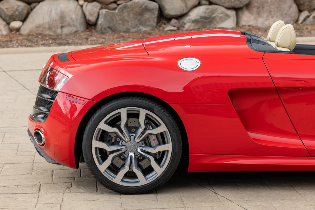 2011 Audi 42 R8 - Image 27 of 31