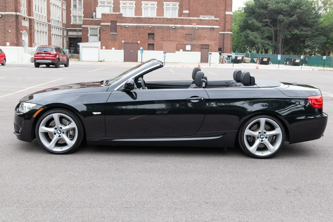 2011 BMW E93 335i Convertible - Image 10 of 31