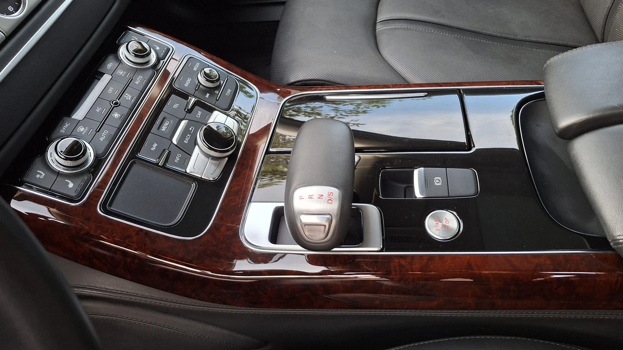 2012 Audi D4 A8 - Image 29 of 31