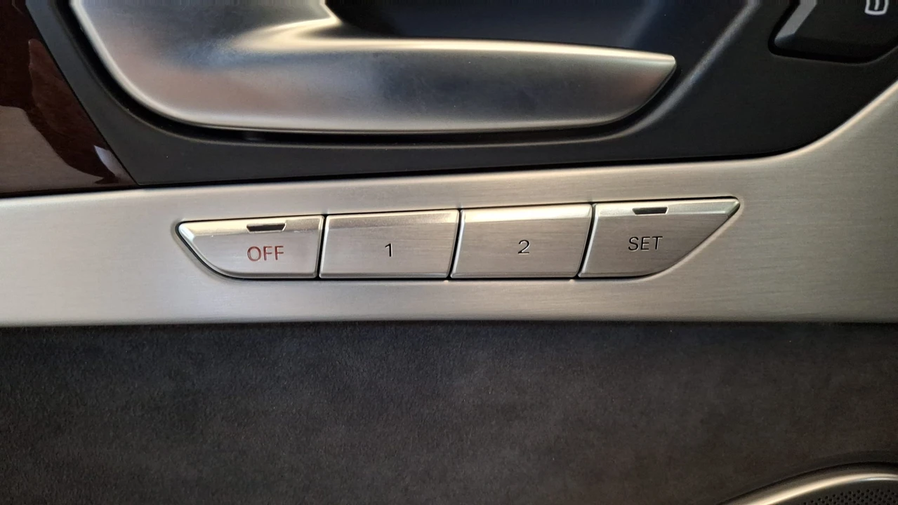 2012 Audi D4 A8 - Image 19 of 31