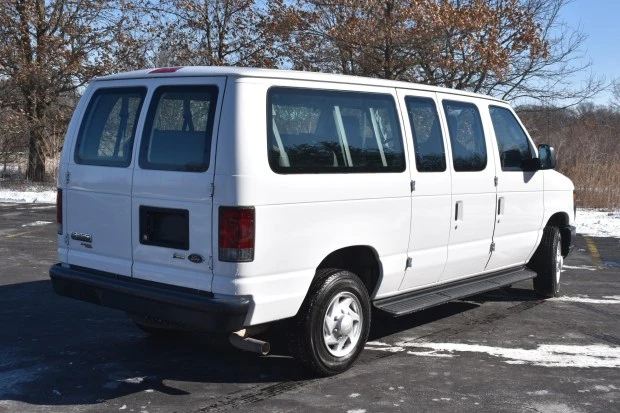 2012 Ford Econoline Van - Image 2 of 8