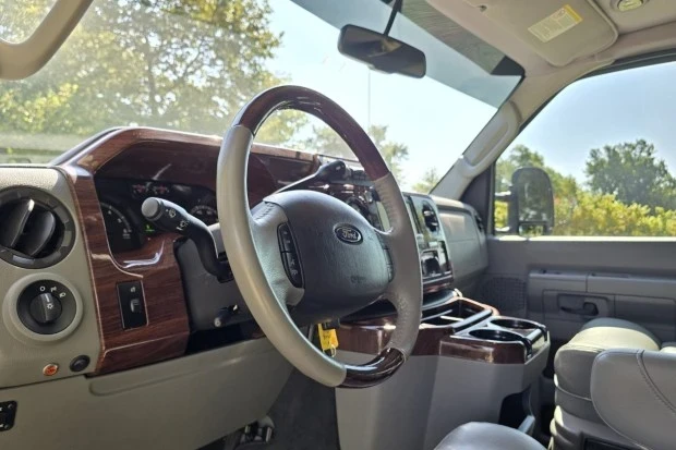 2013 Ford Econoline Van - Image 7 of 9