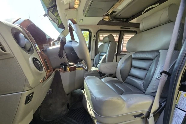 2013 Ford Econoline Van - Image 5 of 9