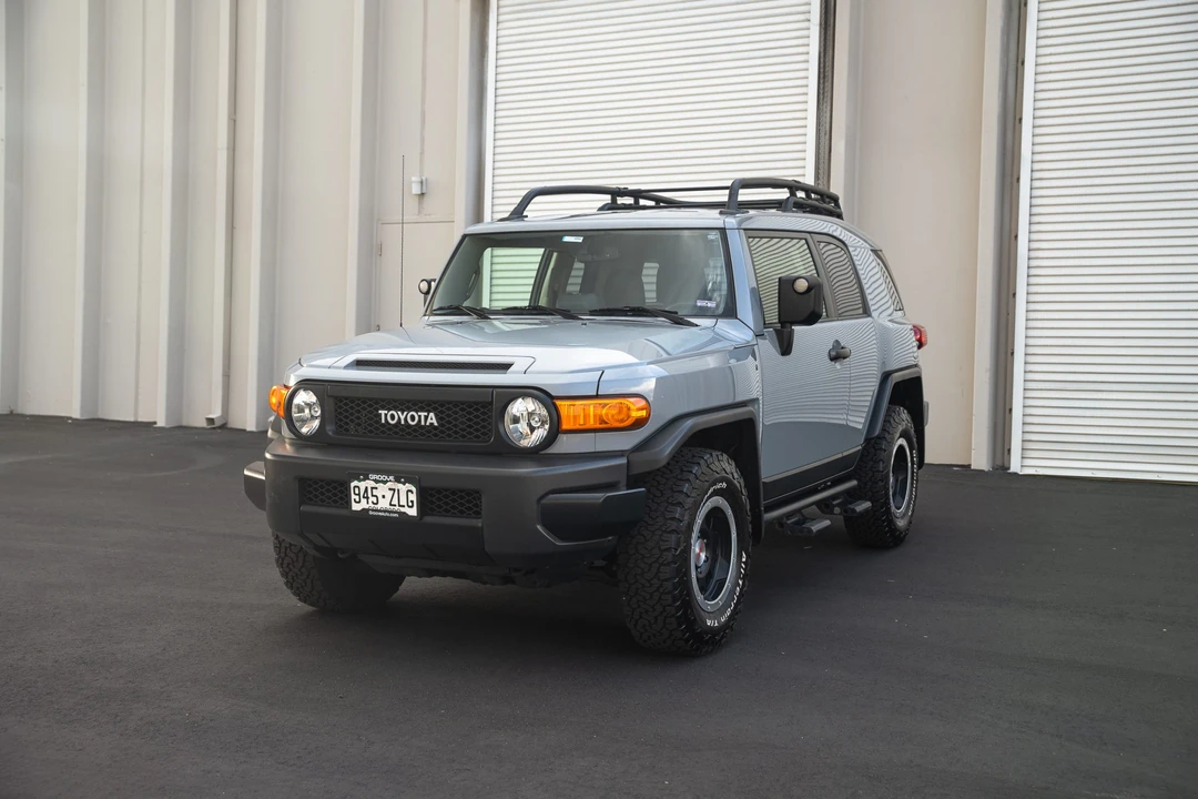 2013 Toyota FJ Cruiser - Image 8 of 31