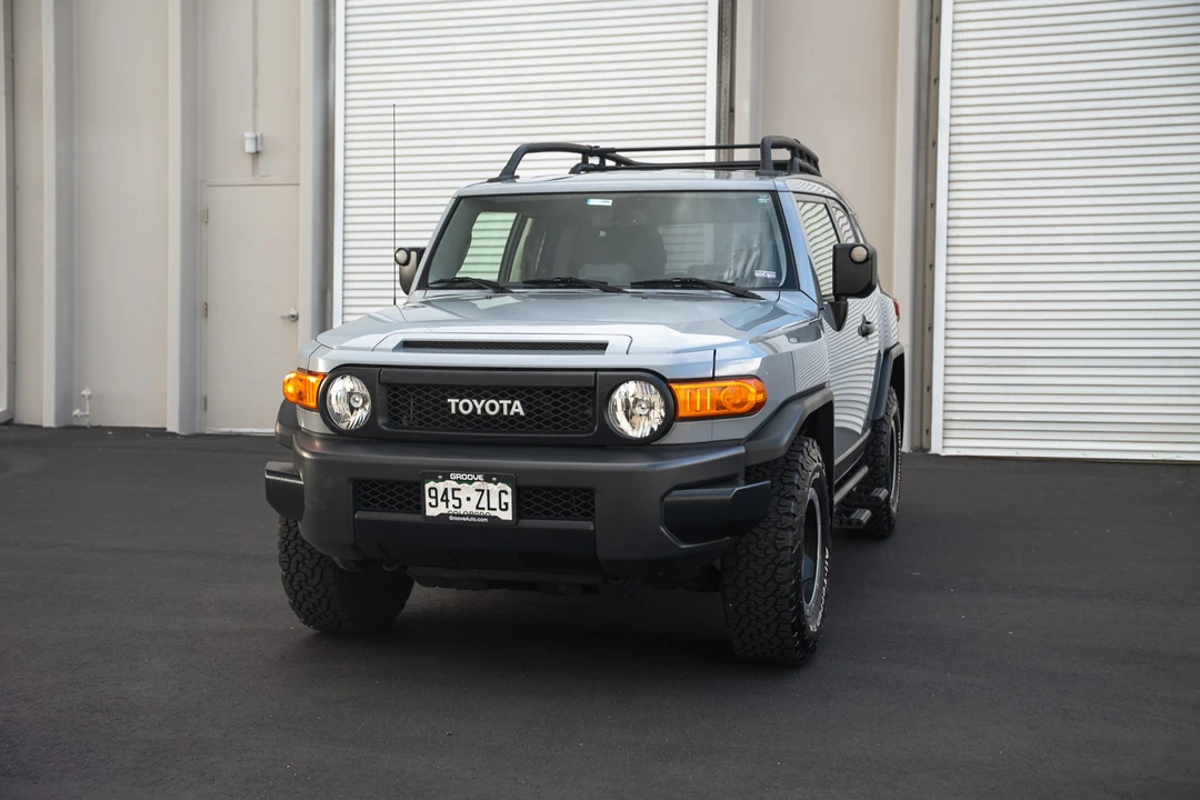 2013 Toyota FJ Cruiser - Image 9 of 31