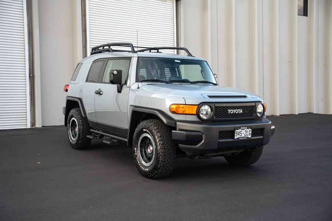2013 Toyota FJ Cruiser - Image 25 of 31