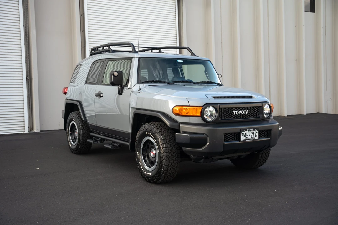 2013 Toyota FJ Cruiser - Image 24 of 31