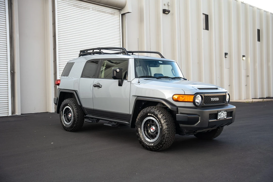 2013 Toyota FJ Cruiser - Image 26 of 31