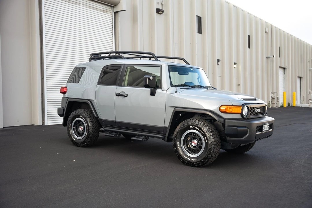 2013 Toyota FJ Cruiser - Image 27 of 31