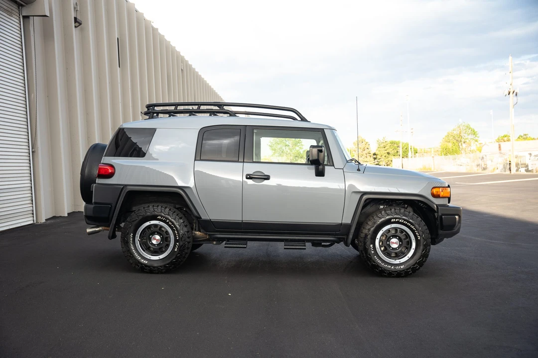 2013 Toyota FJ Cruiser - Image 28 of 31
