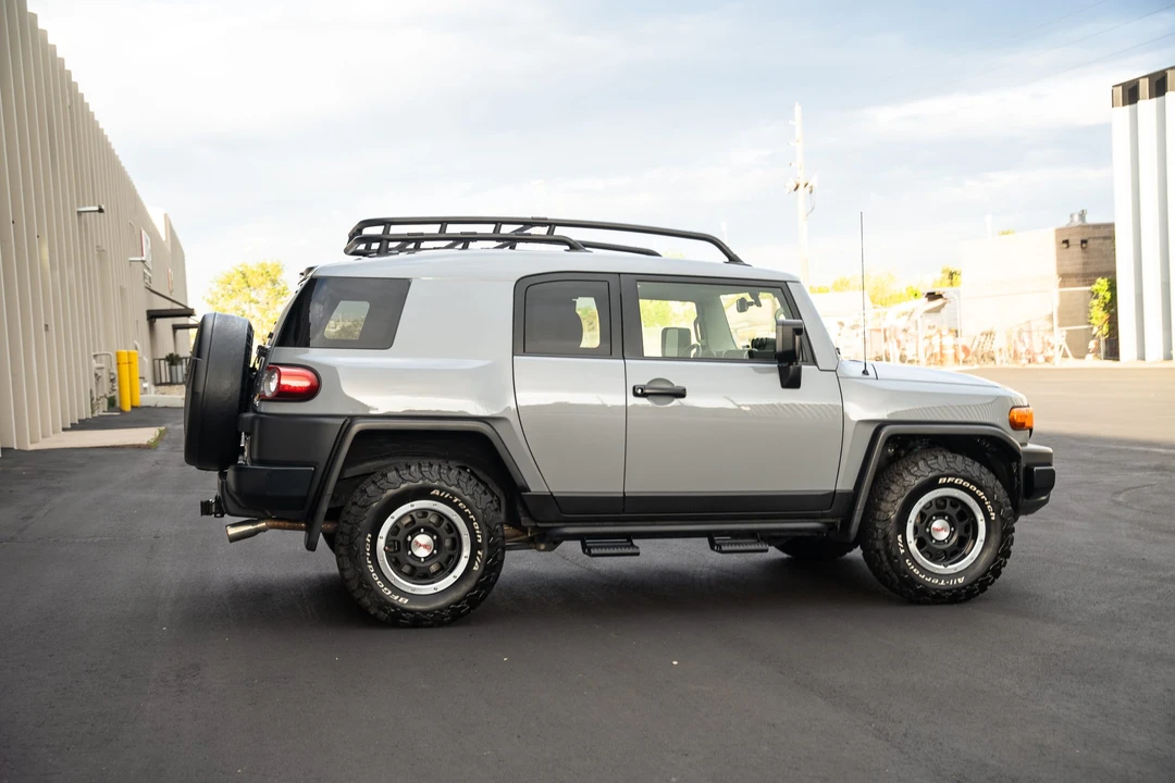 2013 Toyota FJ Cruiser - Image 29 of 31