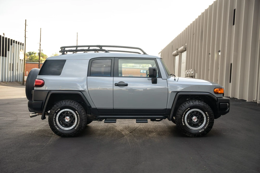 2013 Toyota FJ Cruiser - Image 30 of 31