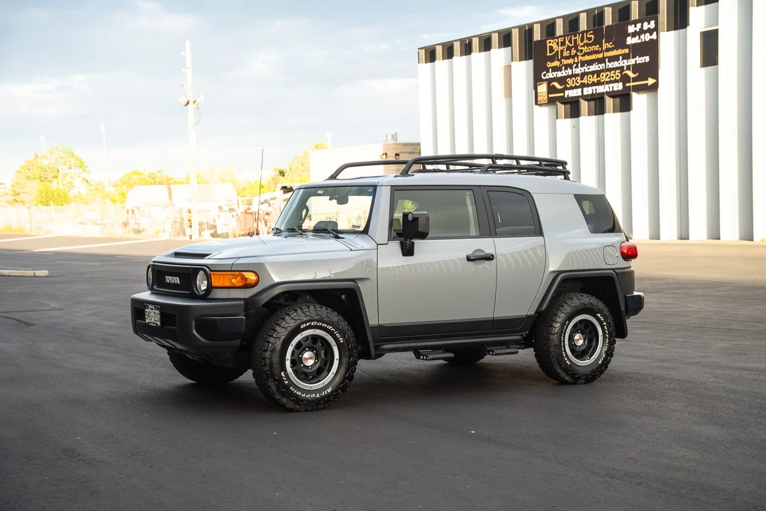 2013 Toyota FJ Cruiser - Image 2 of 31