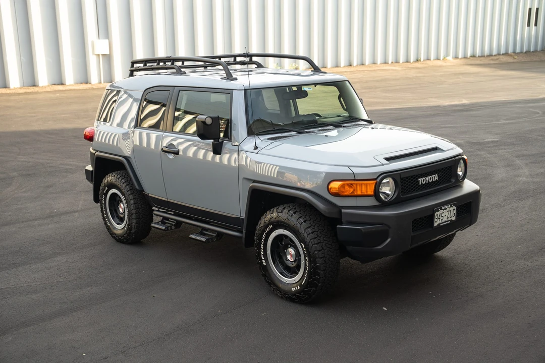 2013 Toyota FJ Cruiser - Image 16 of 31