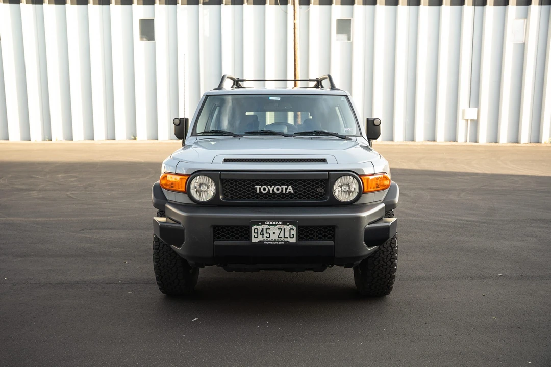 2013 Toyota FJ Cruiser - Image 10 of 31