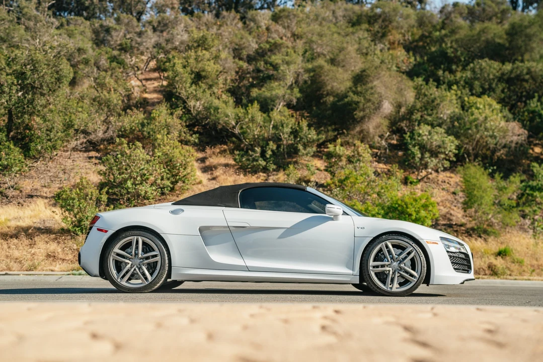 2014 Audi 42 R8 - Image 6 of 31