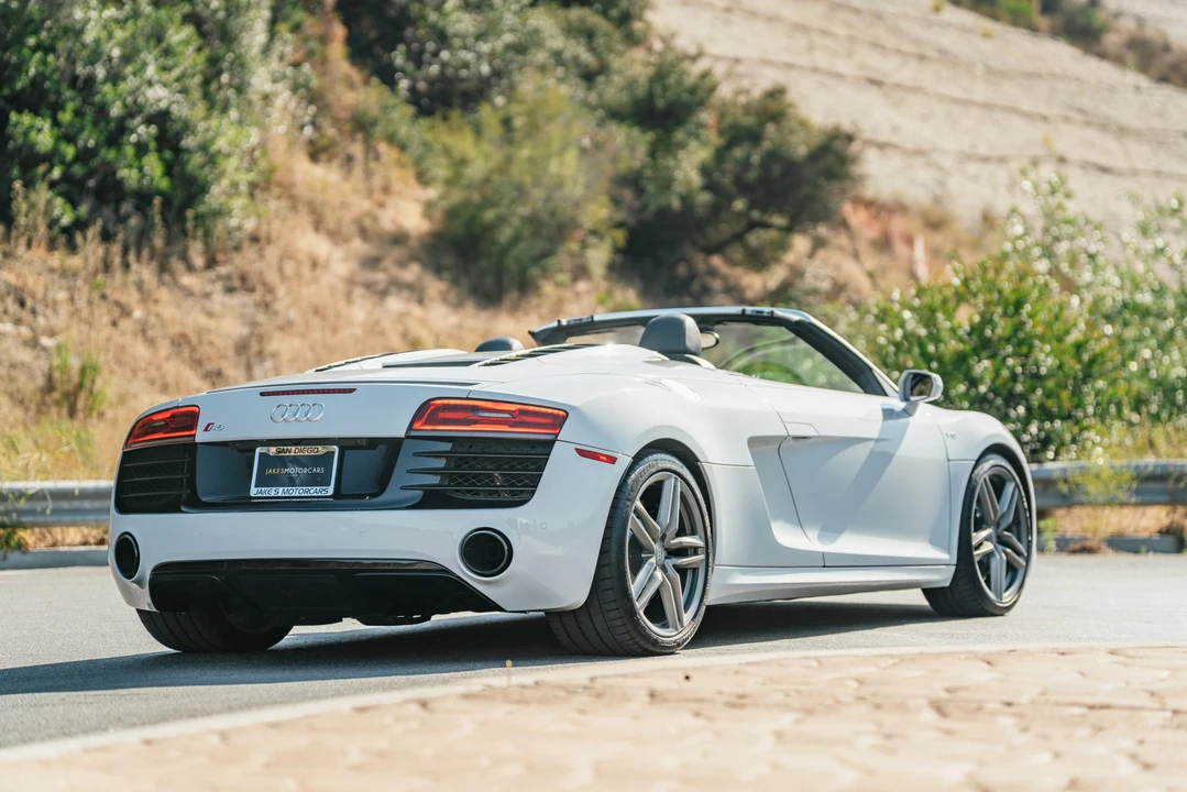 2014 Audi 42 R8 - Image 17 of 31