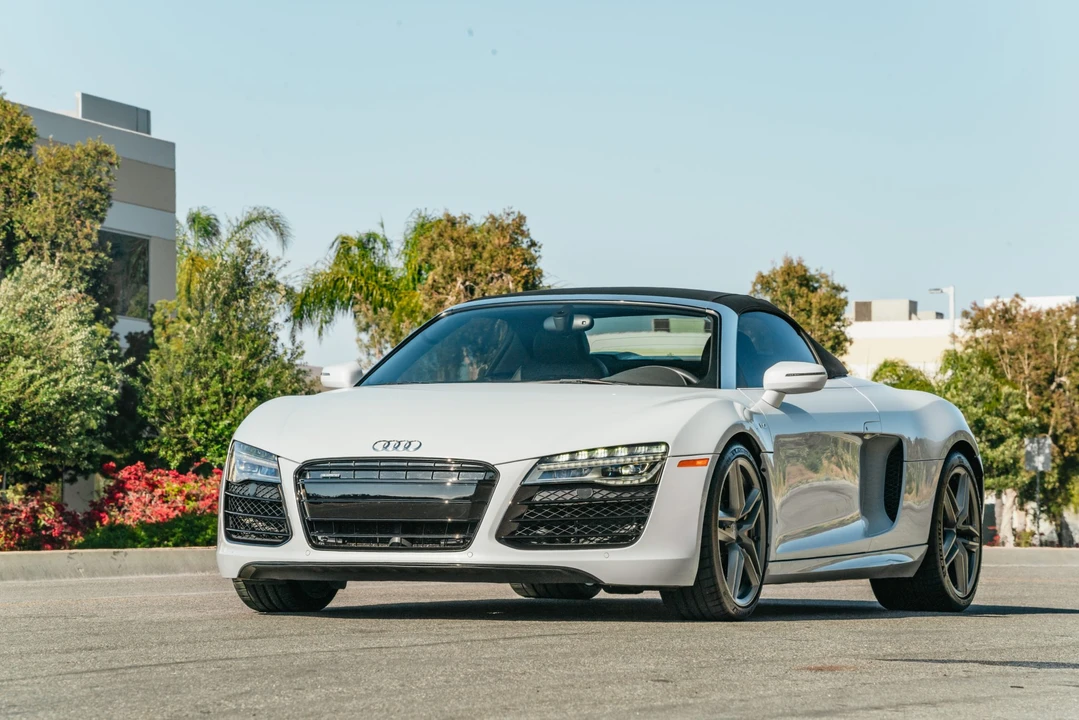 2014 Audi 42 R8 - Image 2 of 31