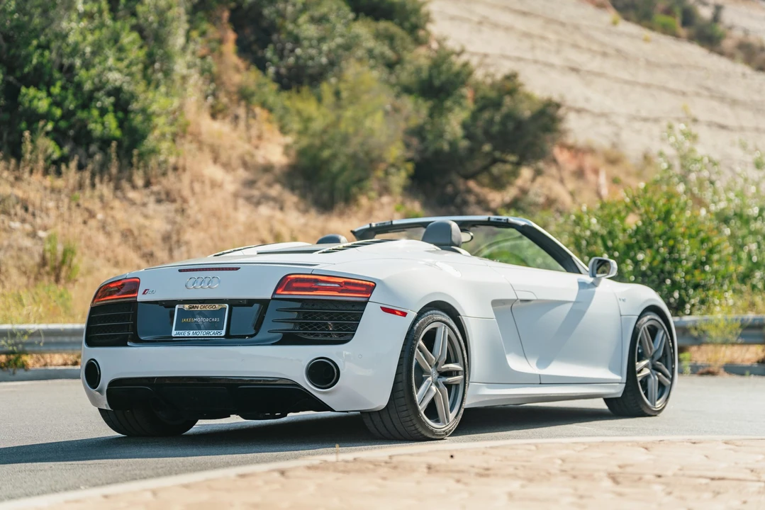 2014 Audi 42 R8 - Image 16 of 31