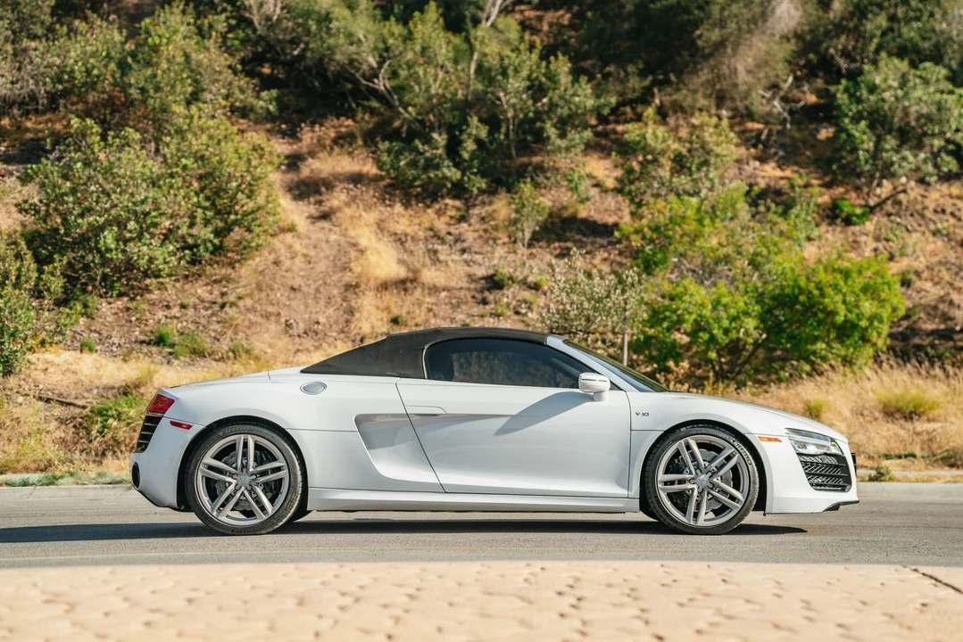 2014 Audi 42 R8 - Image 7 of 31