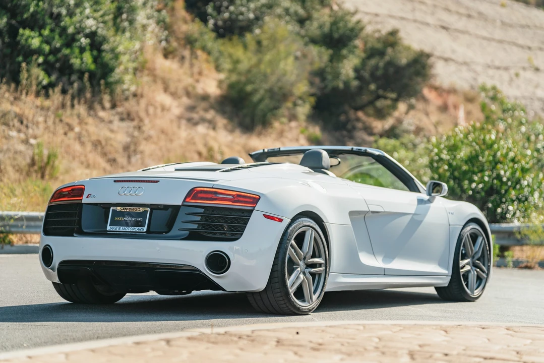 2014 Audi 42 R8 - Image 15 of 31