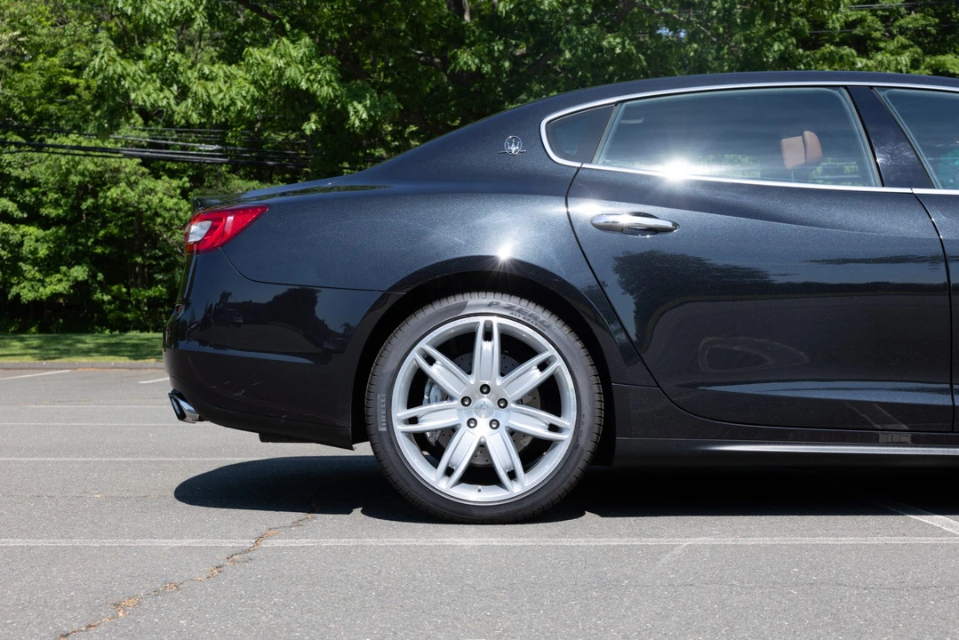 2014 Maserati Quattroporte 6th Gen - Image 22 of 31