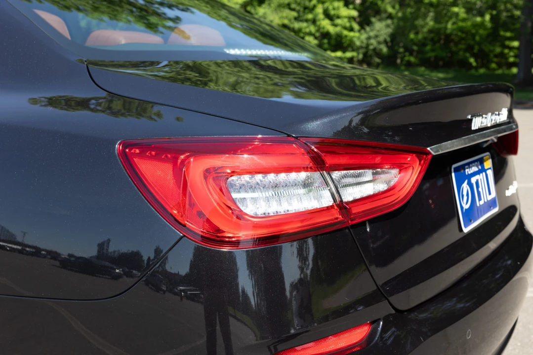 2014 Maserati Quattroporte 6th Gen - Image 29 of 31