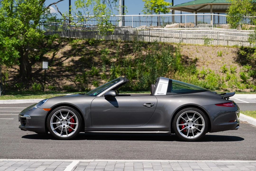 2015 Porsche 991 Targa 4 & 4S - Image 2 of 31