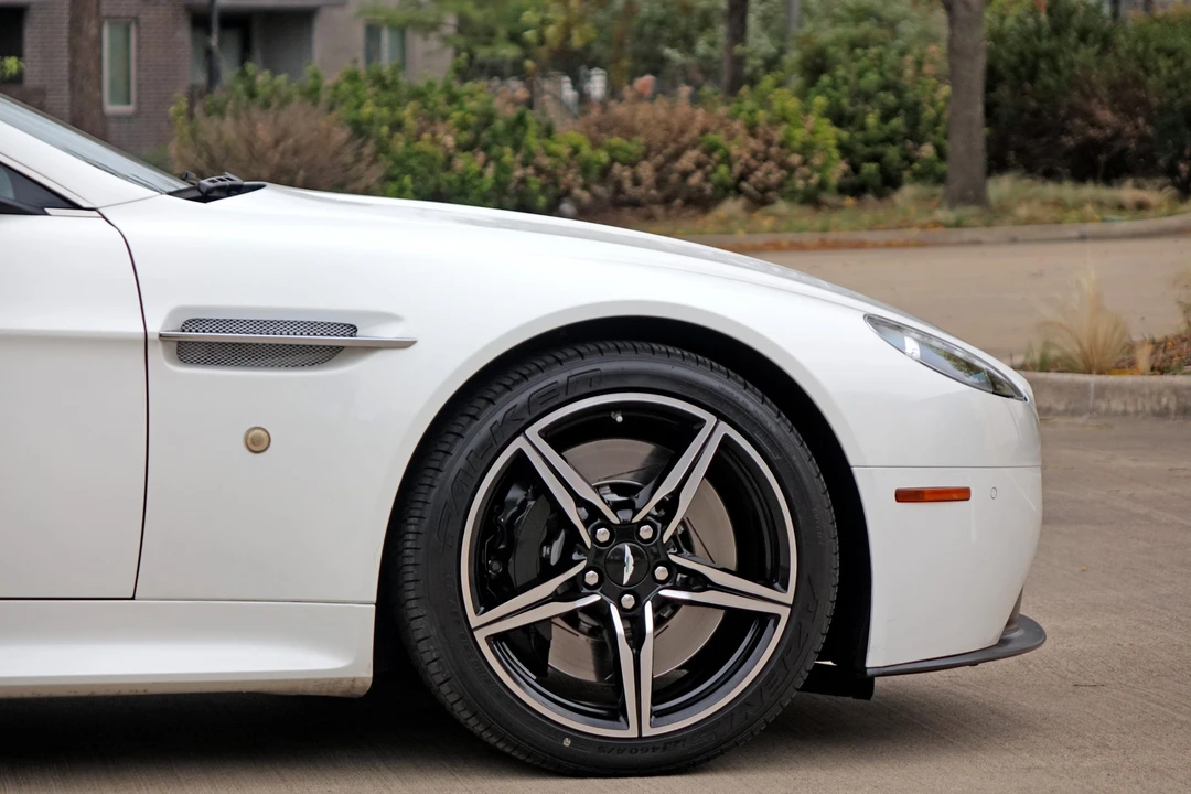 2016 Aston Martin V8 Vantage (2006-2017) - Image 26 of 31