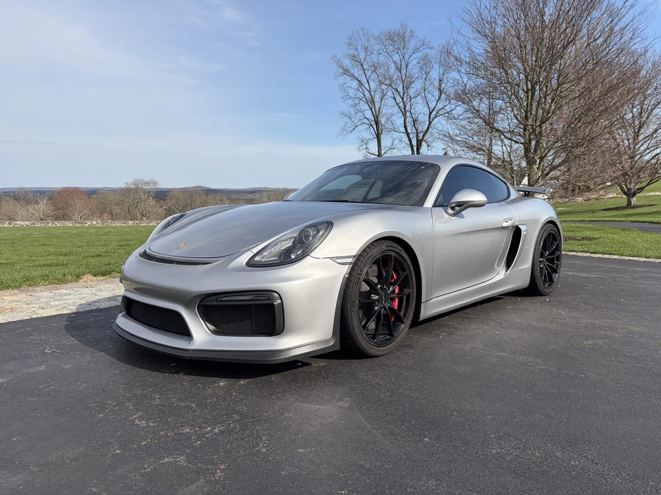 2016 Porsche 981 Cayman GT4 - Image 2 of 31