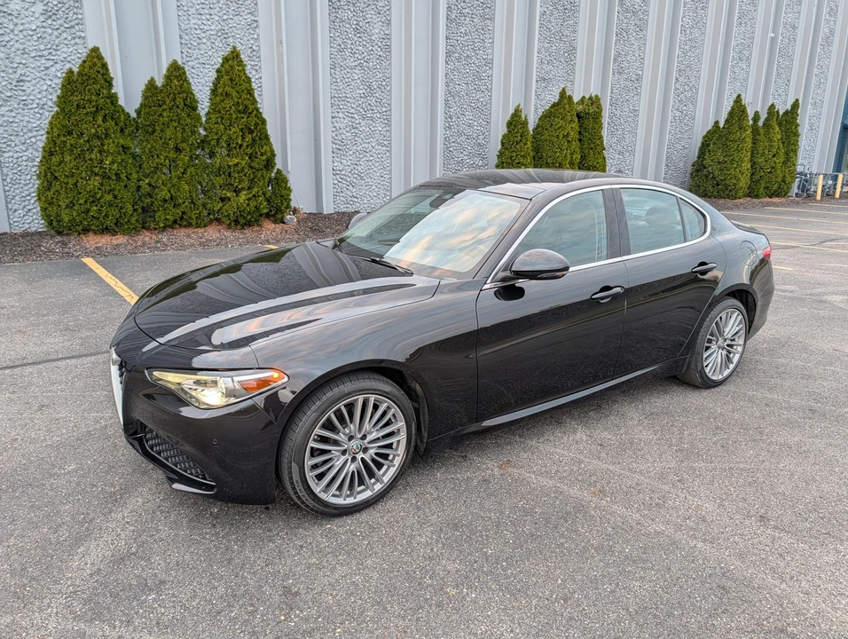 2017 Alfa Romeo Giulia - Image 22 of 31