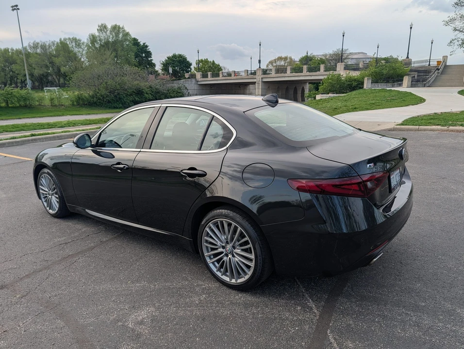 2017 Alfa Romeo Giulia - Image 9 of 31