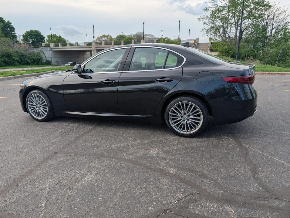 2017 Alfa Romeo Giulia - Image 7 of 31