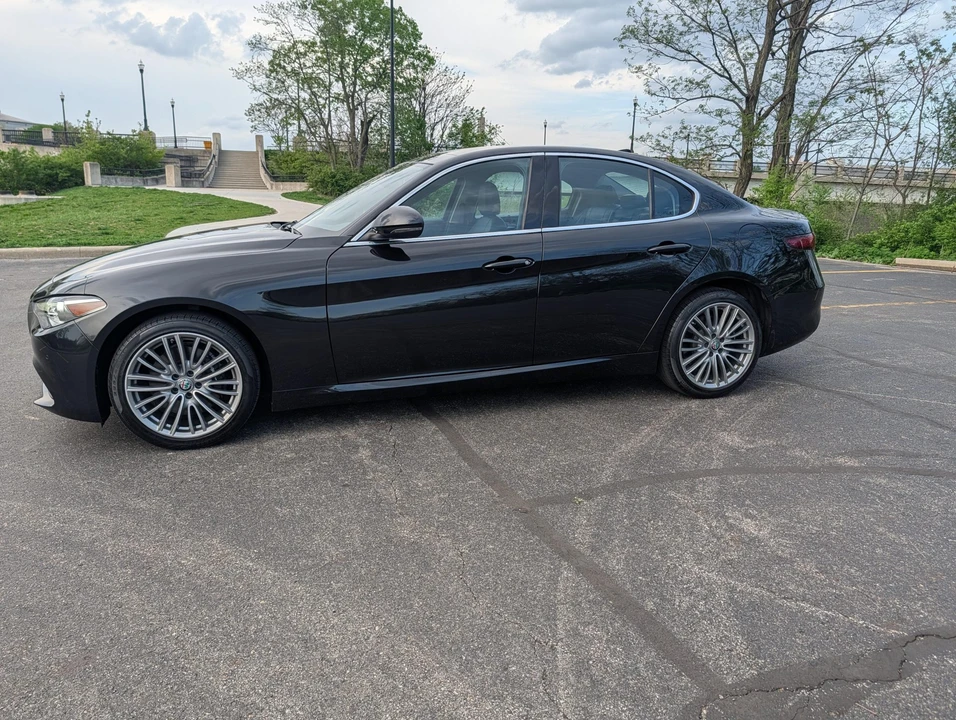 2017 Alfa Romeo Giulia - Image 5 of 31