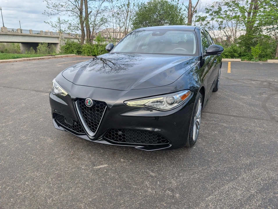 2017 Alfa Romeo Giulia - Image 2 of 31