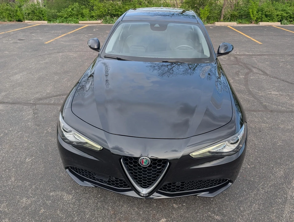 2017 Alfa Romeo Giulia - Image 19 of 31