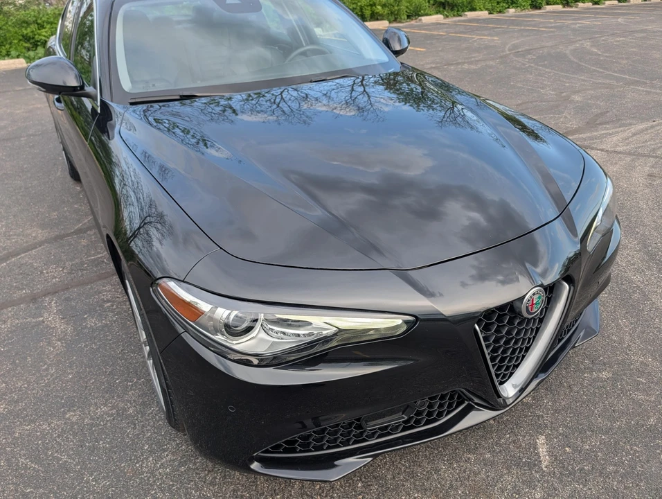 2017 Alfa Romeo Giulia - Image 29 of 31