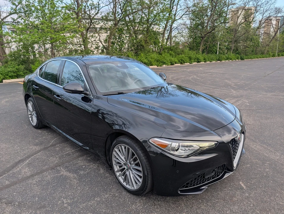 2017 Alfa Romeo Giulia - Image 18 of 31