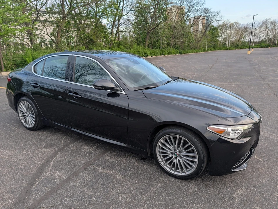 2017 Alfa Romeo Giulia - Image 17 of 31