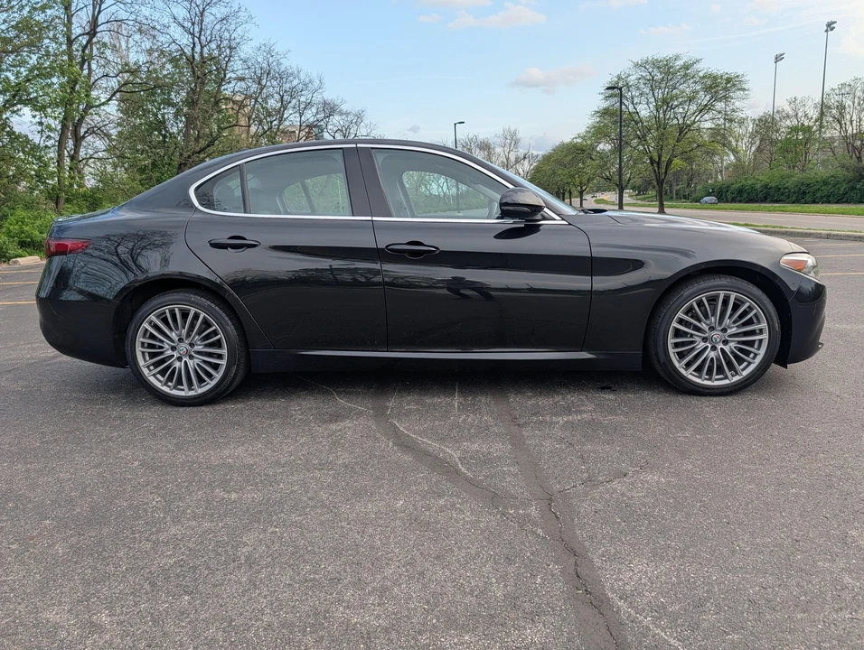 2017 Alfa Romeo Giulia - Image 16 of 31